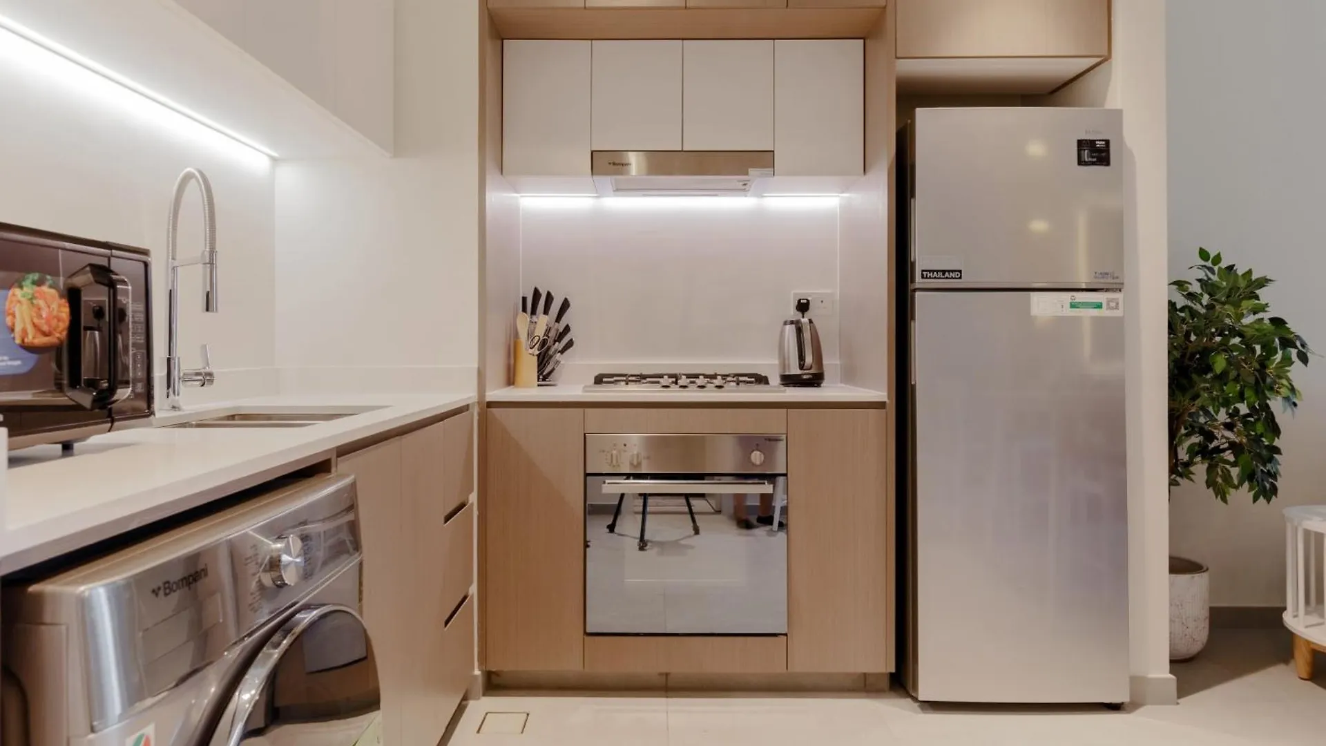 Sahab - Stunning 1Br With Terrace At The Bolivard Σάρτζα Διαμέρισμα